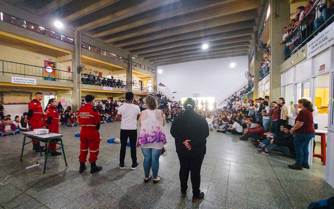 CHARLA SOBRE RCP EN ESCUELA NORMAL.