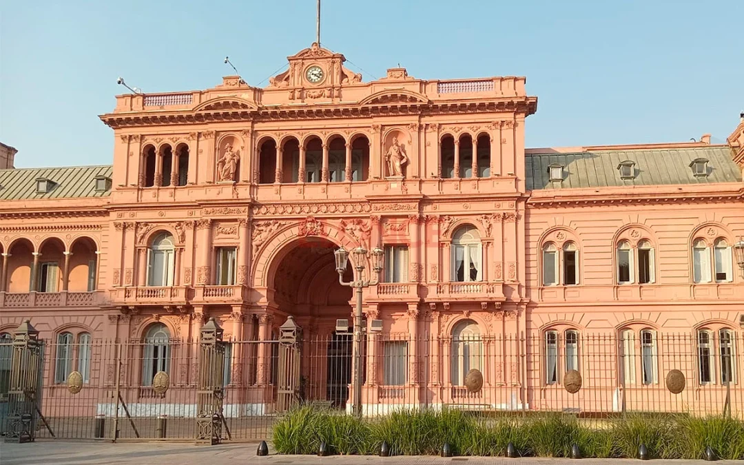 AFLOJEN CON EL LABURO; PELUCA APUNTA A JUBILAR A 10 MIL ESTATALES QUE YA PASARON LA EDAD