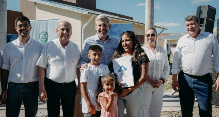 Frigerio anunció créditos a través del IAPV para construir o ampliar viviendas