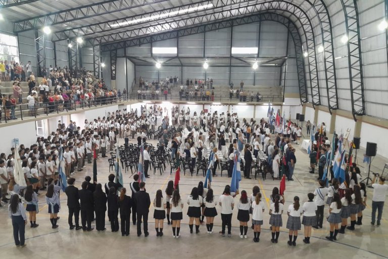 Con la inauguración del gimnasio de la ex Comercio 1 se presentó el ciclo lectivo en Concordia