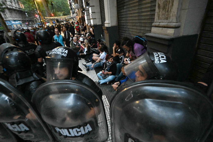 REPRESIÓN EN BUENOS AIRES