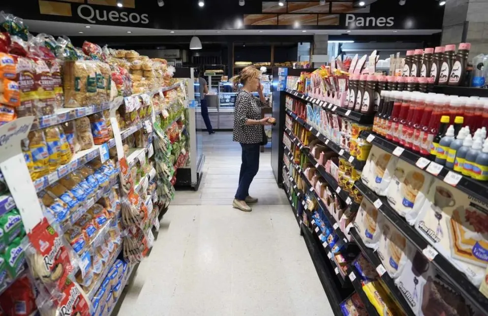 El consumo sigue en caída y las ventas de supermercados acumulan 15 meses de retracción