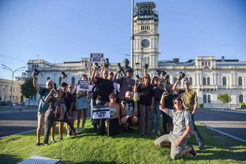 Fotógrafos de Paraná realizaron un “camarazo” por Pablo Grillo