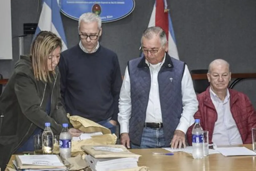 Cafesg realizó la apertura de sobres para la licitación de obras de refacción en una escuela de Concordia