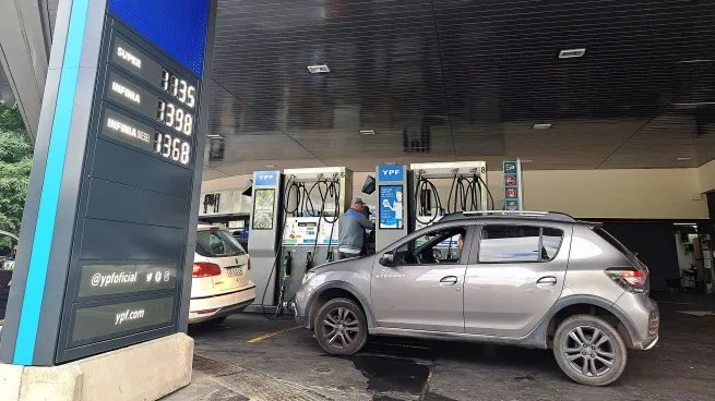 La venta de combustibles tuvo en marzo su primera suba anual de la era de Javier Milei