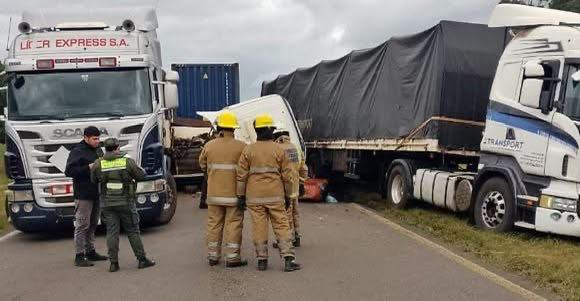 Cuatro camiones involucrados, en un tremendo choque múltiple en la ruta 14