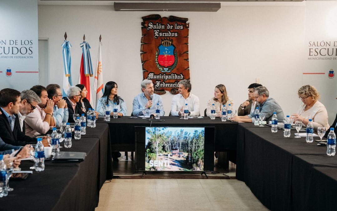 Frigerio se reunió con los gabinetes municipal y provincial en Federación