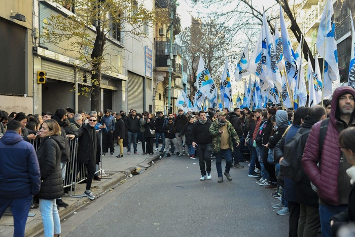 La militancia peronista se moviliza para apoyar a Cristina Kirchner y hay un corte total en la autopista Panamericana y en varias avenidas de Capital Federal