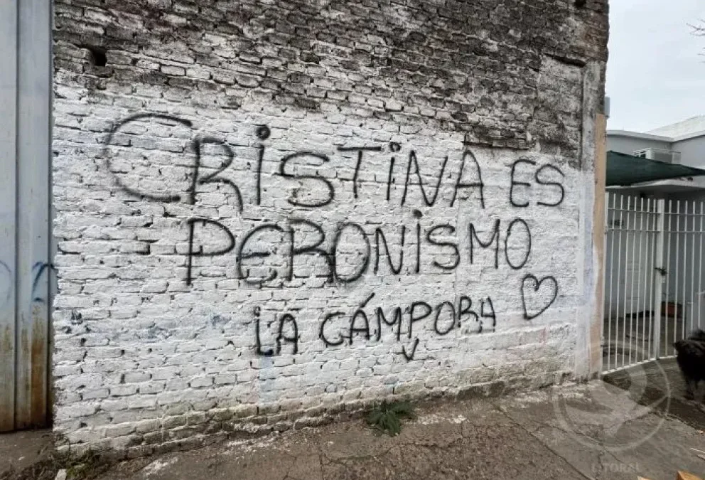 La demora a militantes por pintadas a favor de CFK generó polémica y referentes de DDHH denunciaron «persecución política»