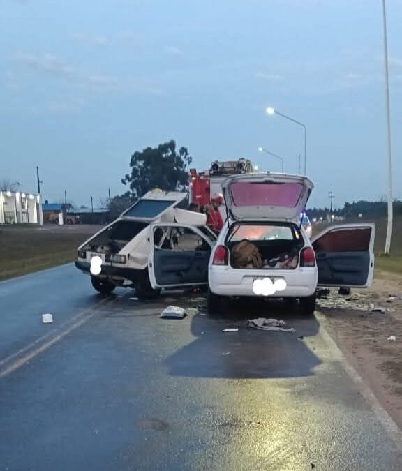 Varios heridos al colisionar dos vehículos en la ruta de acceso a Federación