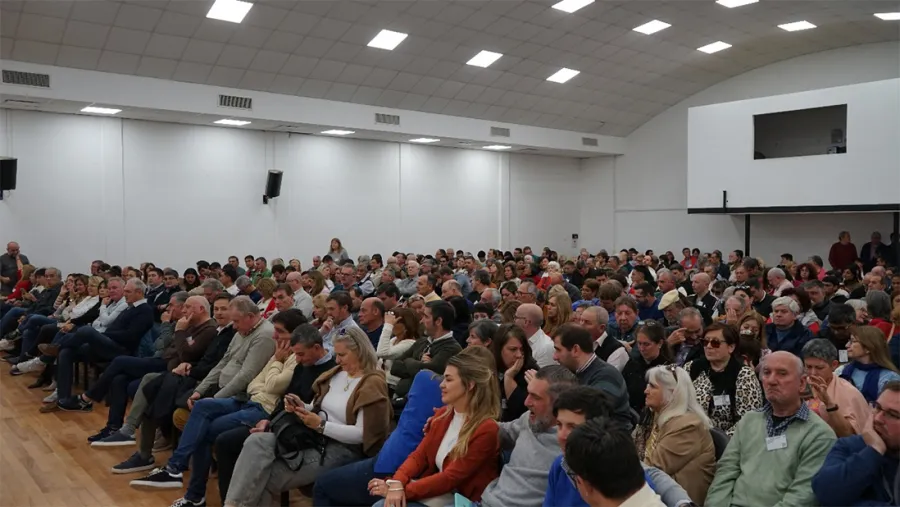 RADICALES SEGUIRÁN SIENDO EL FELPUDO…