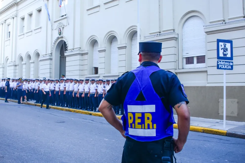 Cien policías que realizaban trabajos administrativos serán reubicados en diferentes comisarias para reforzar presencia