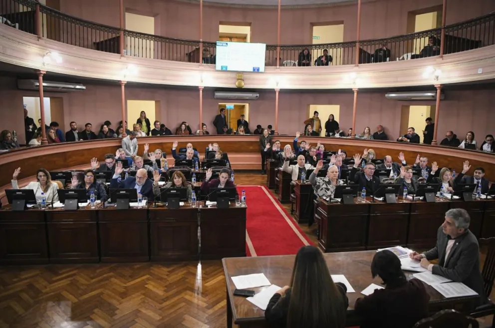 TELÉFONO: DIPUTADOS ENTRERRIANOS APRUEBAN HOY ENDEUDAMIENTO POR 500 MILLONES DE DÓLARES