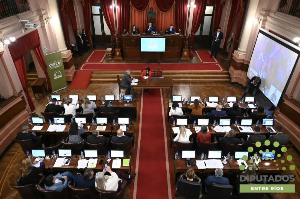 DIPUTADOS ENTRERRIANOS HABILITARON EL ENDEUDAMIENTO EN DÓLARES DE LA PROVINCIA