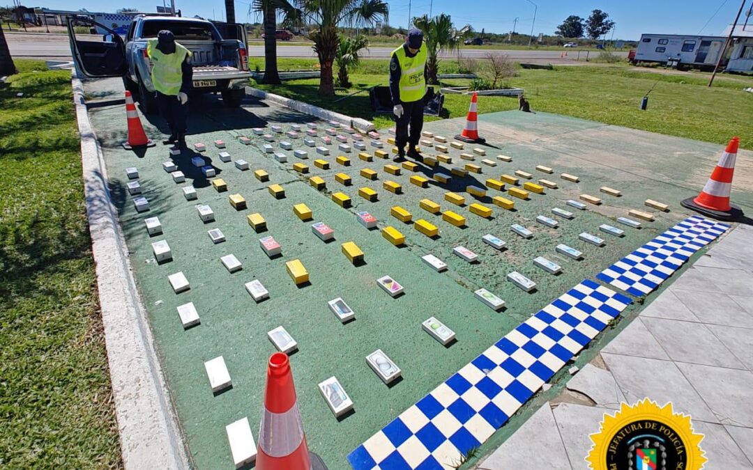 Paso Cerrito: llevaba 133 celulares, valuados en 90 millones, en el doble piso de la caja de una camioneta