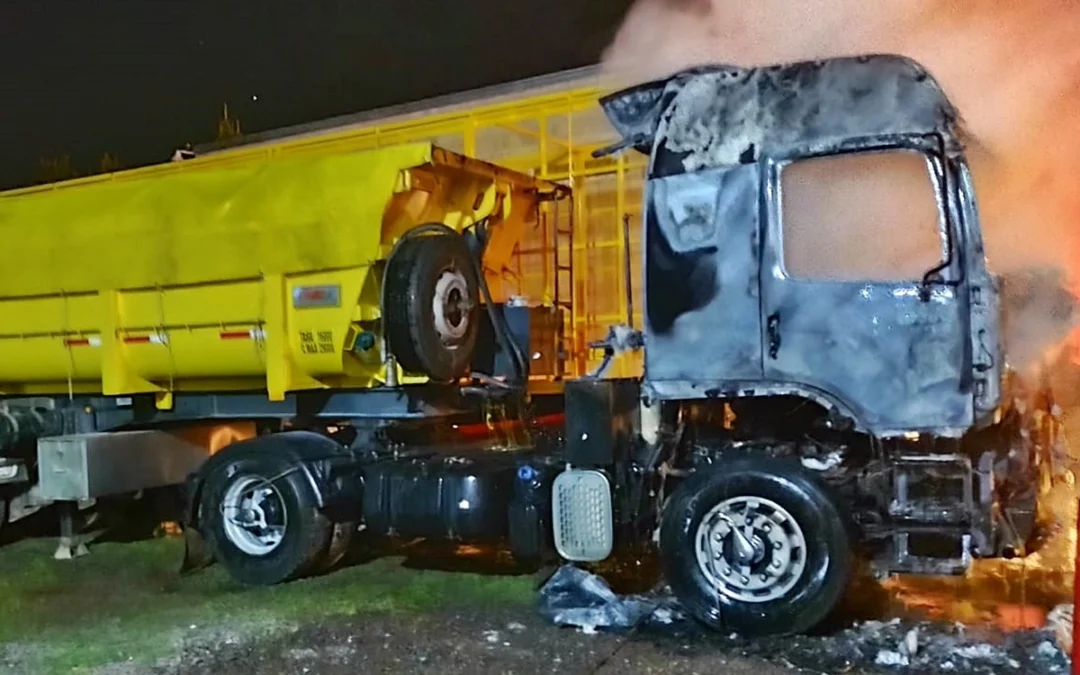 Un incendio consumió por completo la cabina de un camión en uno de los accesos a Concordia