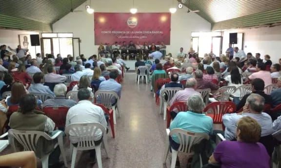 RADICALES CON PELUCA MUESTRAN FIDELIDAD CON MILEI