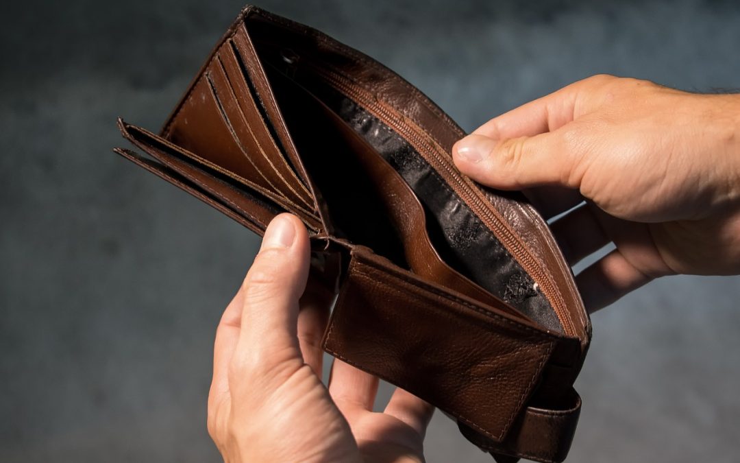 TELÉFONOS PARA PELUCAS: Según un informe, el salario mínimo alcanzó en agosto su nivel más bajo desde 2001