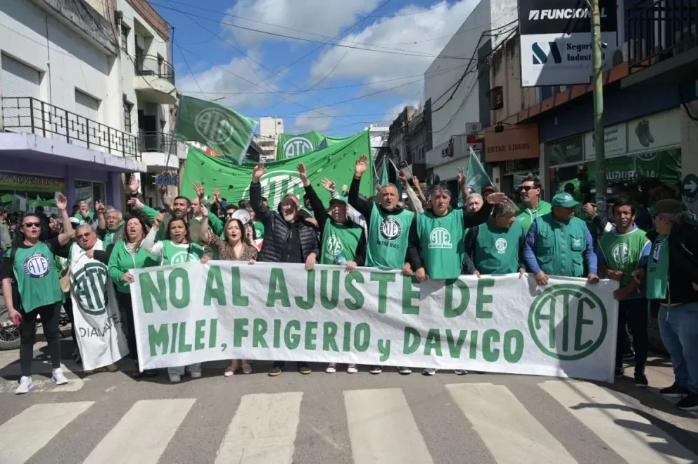 El titular de ATE Nacional llegó a Gualeguaychú para apoyar el reclamo de municipales ante el Municipio