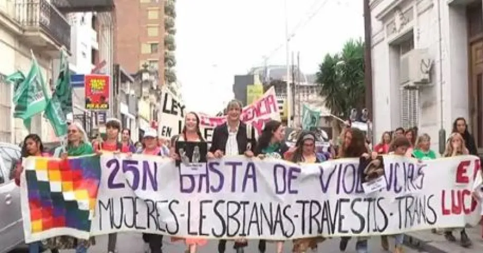 La Asamblea de Mujeres de Paraná rechazó las declaraciones de Benegas Lynch sobre los femicidios