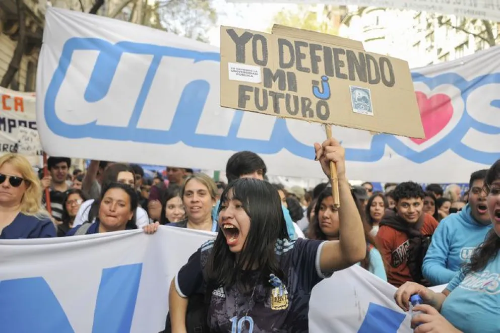 La comunidad universitaria se moviliza en todo el país contra el veto: También en Paraná