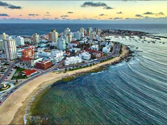 ALERTA ROJA PARA NUESTRO LADO: Temporada de verano récord en Punta del Este por boom de reservas de argentinos: cuánto cuesta alquilar