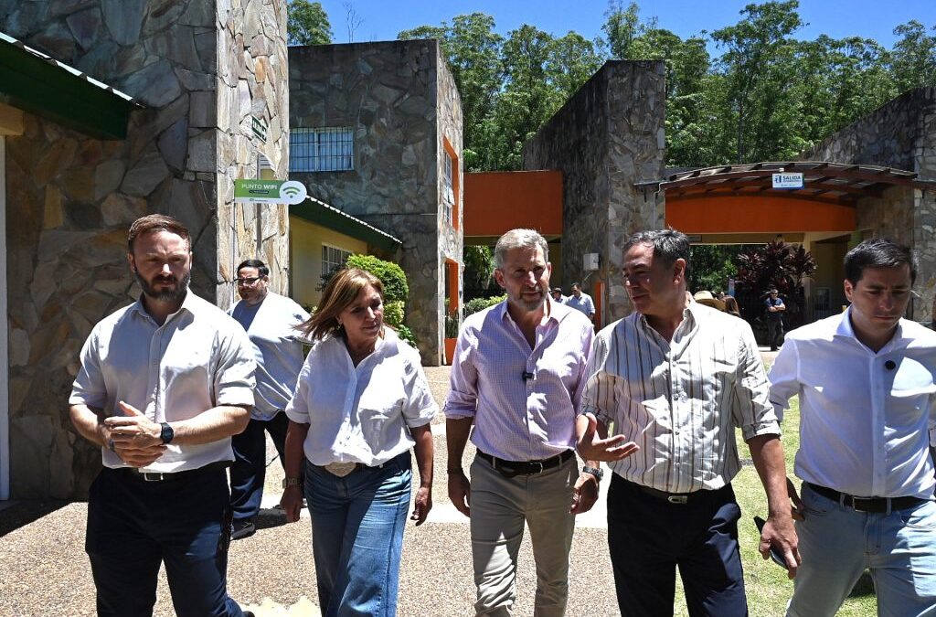 Frigerio recorrió obras de espacios turísticos en el perilago de Salto Grande