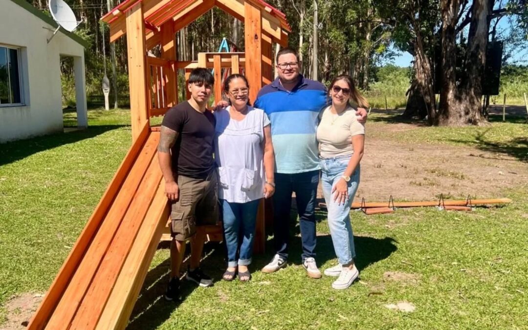 CONSTRUIDO POR ALUMNOS DE LA ESCUELA TÉCNICA Y CON A´PORTES DE CTM SE ENTREGÓ EL PRIMER MANGRULLO A UNA ESCUELA