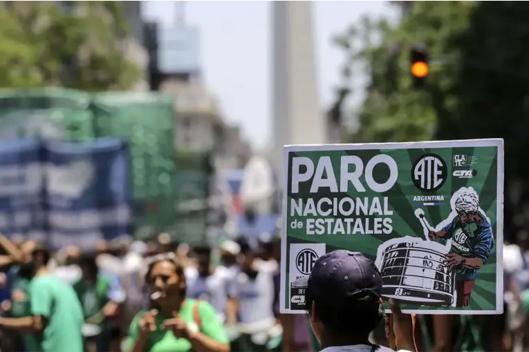 ATE realiza un paro nacional y marcha hacia al Congreso