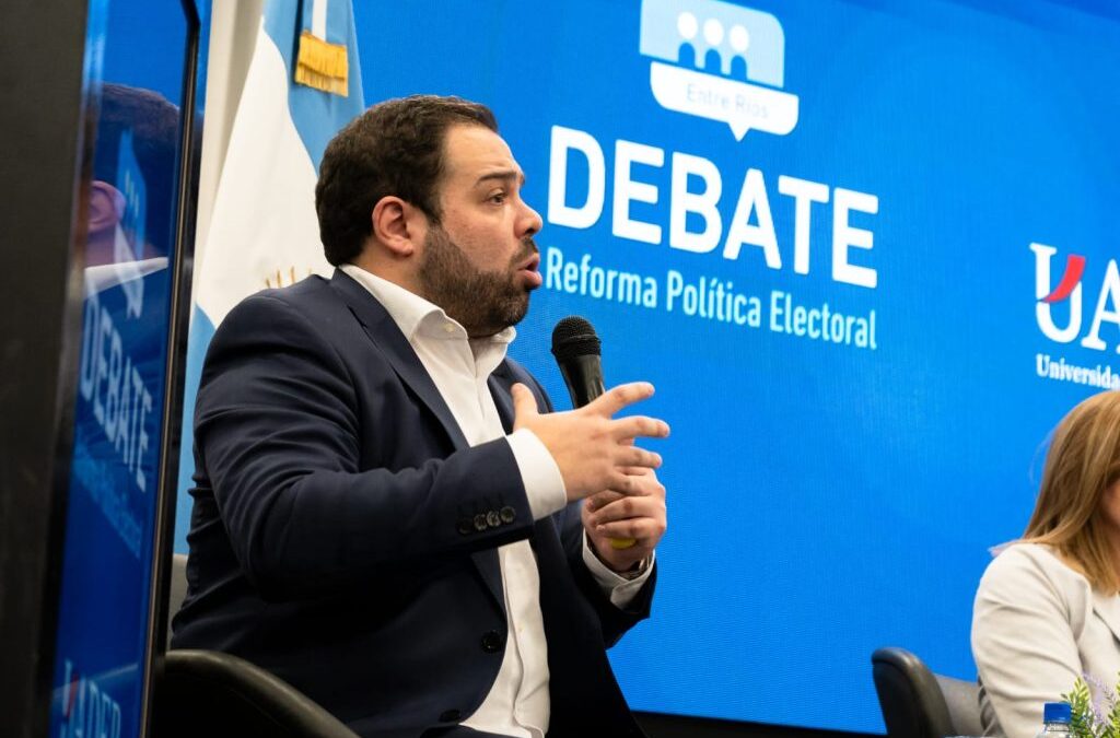 Troncoso impulsó el debate por una reforma constitucional, apunta a unificar las Cámaras legislativas