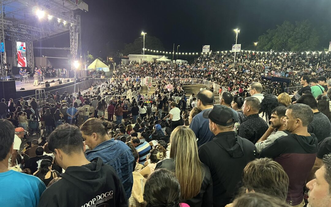 Con un 90% de ocupación hotelera y anfiteatro colmado, arrancó la Fiesta Nacional del Lago en Federación