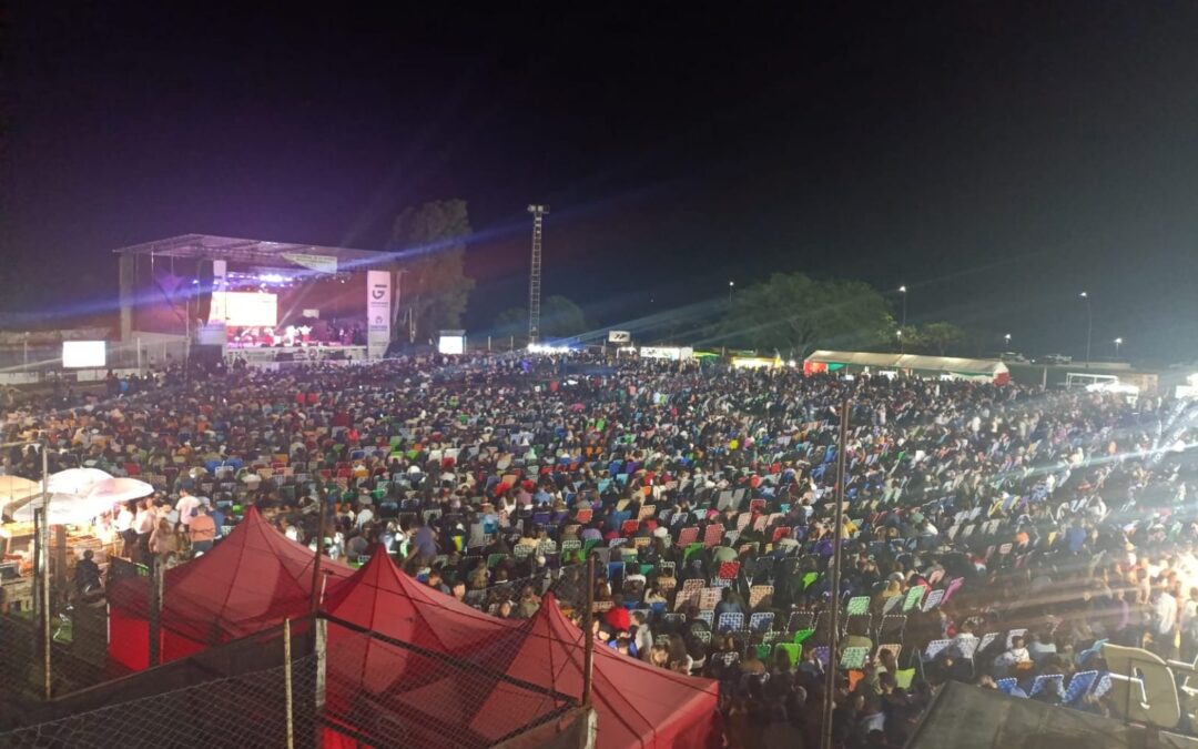 La Fiesta Nacional de la Sandía desafió al viento y al frío, cerrando con un predio colmado por la convocatoria de Lucas Sugo