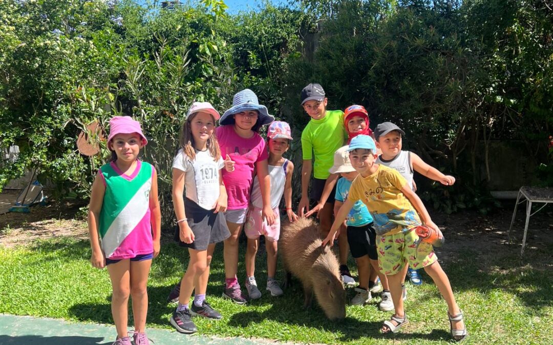 BIENVENIDOS AL MAF: gurises y profesores de la Colonia de vacaciones Club Cosmos visitaron el Museo Acuario dentro de las actividades recreativas de la colonia.