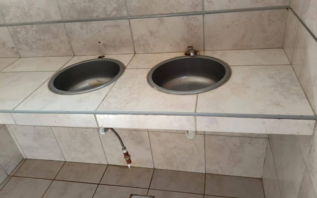 DAÑOS Y ROTURAS EN LOS BAÑOS DE PLAYA SUR