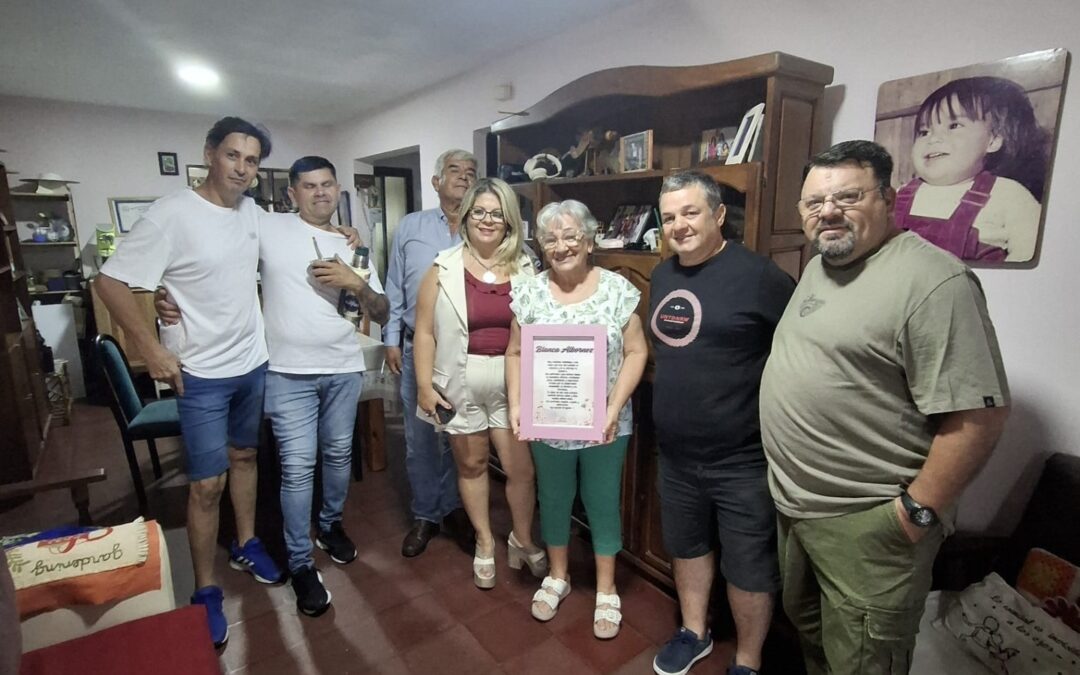 Agrupación Orígenes reconoció a mujeres de Federación.