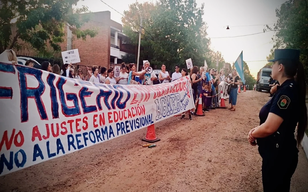 Bloque de diputados de JxER repudió agresiones sindicales contra Frigerio y legisladores en Colón