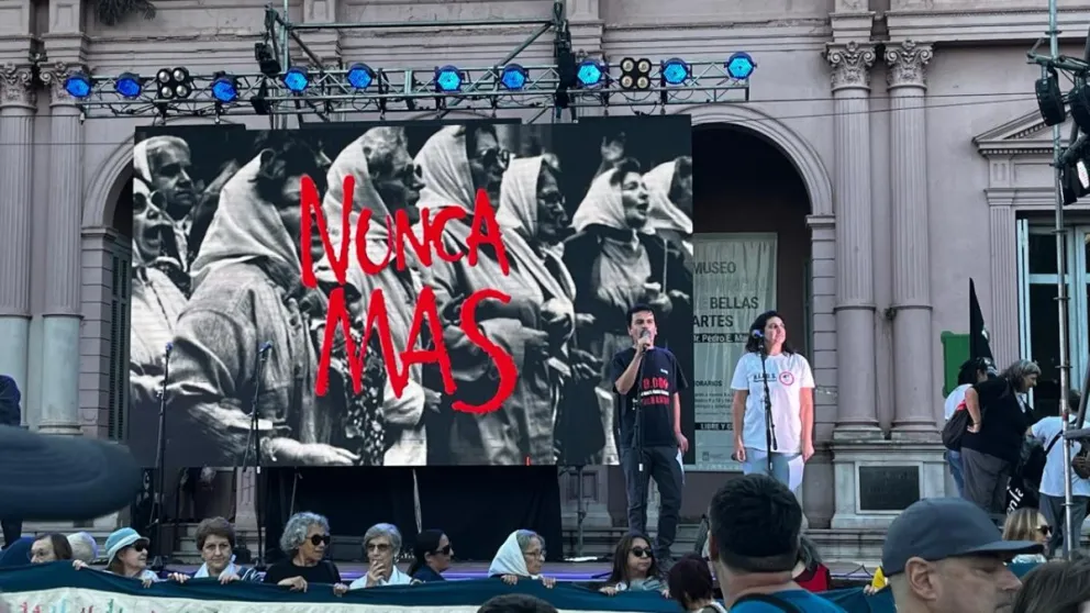 A 50 años del golpe, una marea de pañuelos blancos inundó las calles de Paraná
