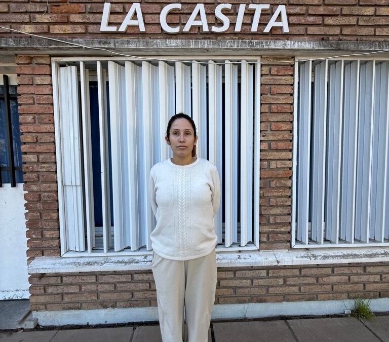Tres bebés y una mamá valiente que se quedó sola en el Masvernat, necesita ayuda