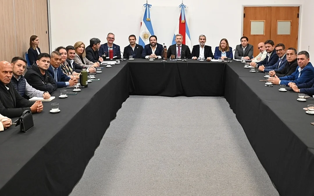 Frigerio se reunión con intendentes del PJ y reconoció que “muchos están haciendo un gran esfuerzo para sostener sus municipios