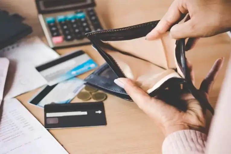 HOLA PELUQUITAS!!! La morosidad en préstamos a familias alcanzó niveles récord