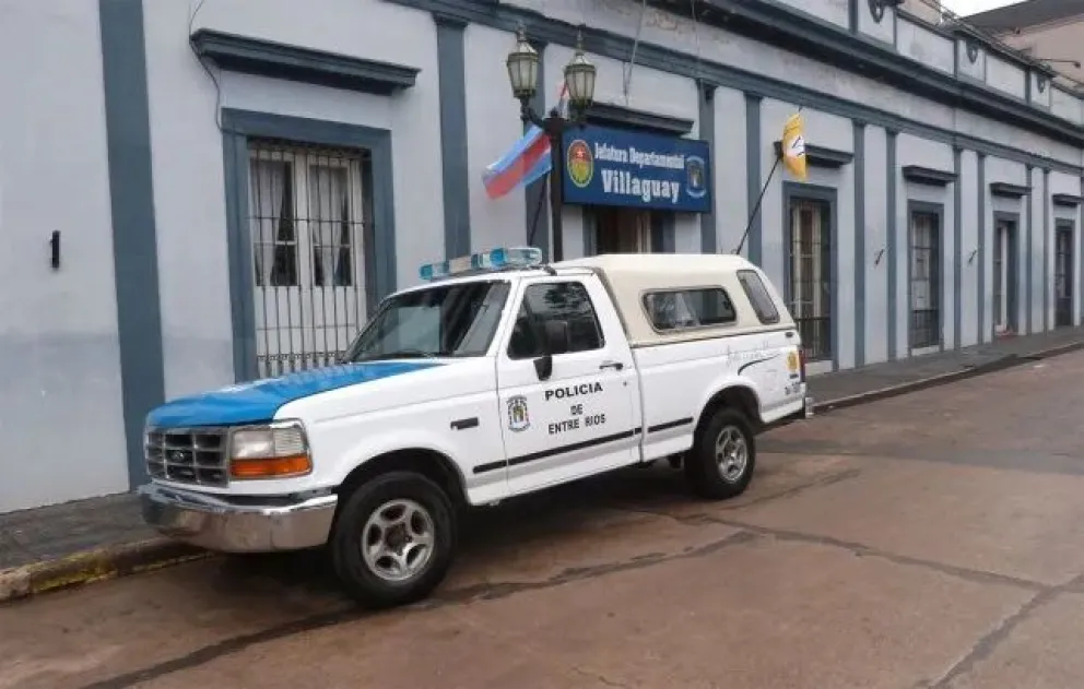 PREOCUPACIÓN: Policías evitaron que un efectivo se autolesionara en la vía pública en Villaguay