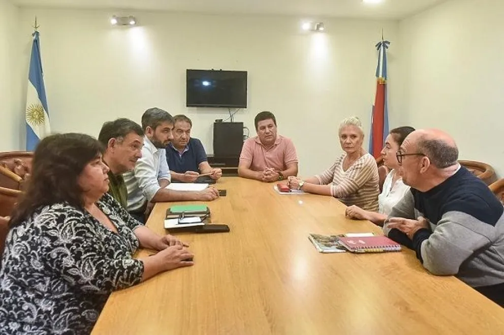 Senadores justicialistas respaldan a la Liga de Comunas y advierten sobre la caída de recursos