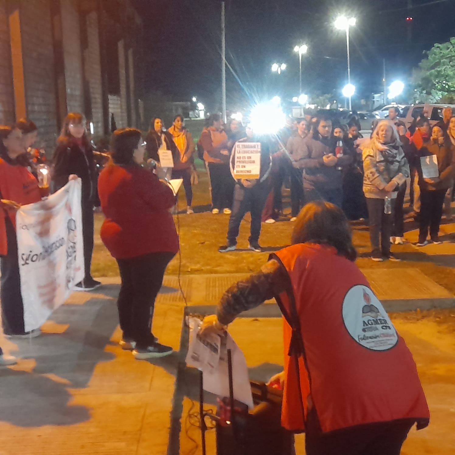 HOY MARTES 12 DE MAYO, como en todo el país, SE HIZO LA MARCHA FEDERAL UNIVERSITARIA EN FEDERACIÓN.