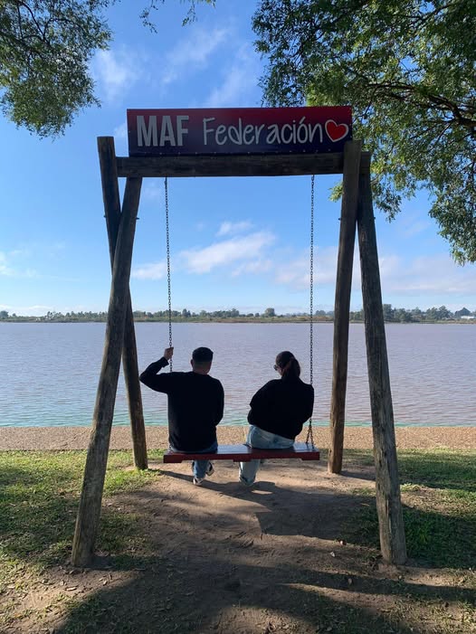 La hamaca de Costanera Sur se consolida como el spot turístico más elegido de Federación