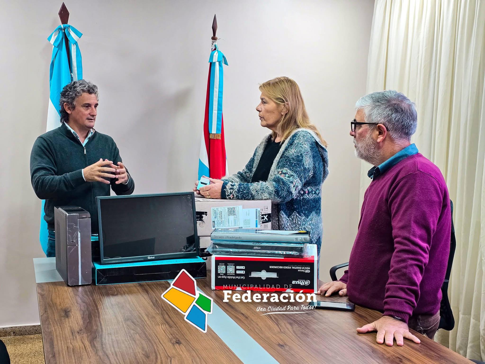 EL MUNICIPIO DE FEDERACIÓN ENTREGÓ EQUIPAMIENTO INFORMÁTICO AL HOSPITAL SAN JOSÉ