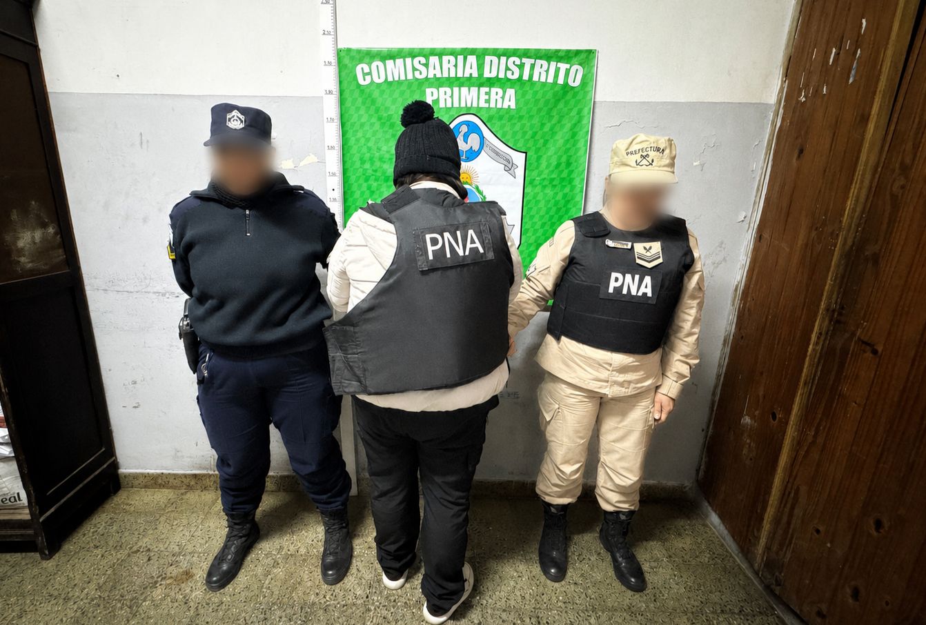 Detuvieron a una mujer en Mocoretá y secuestraron drogas tras varios allanamientos de Prefectura