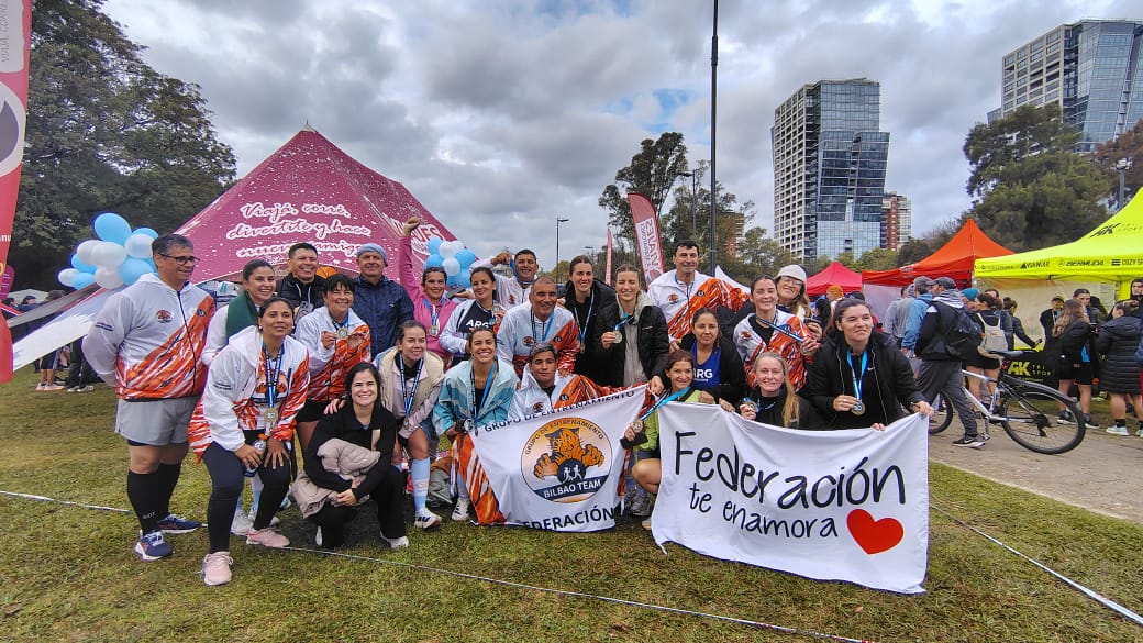 Integrantes del Team Bilbao participaron de una nueva edición de la tradicional Carrera Fiestas Mayas, desarrollada en la ciudad de Buenos Aires, reuniendo a mas de 15.000 corredores de distintos puntos del país.