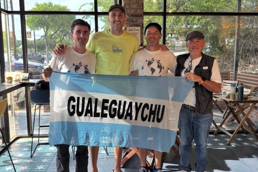 Entrerrianos en travesía ciclística por Estados Unidos compartieron mates con Ginóbili