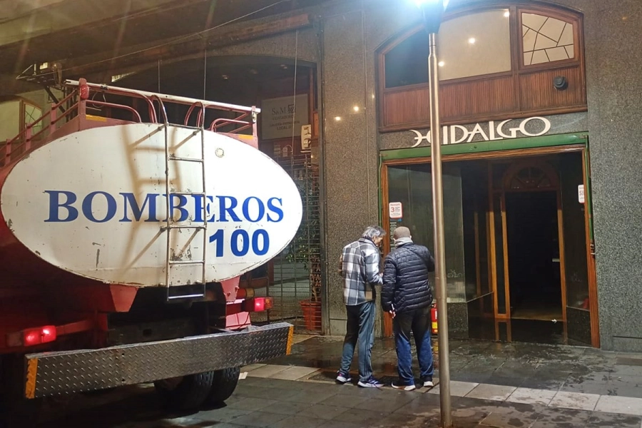 Un incendio provocó importantes pérdidas en la tienda HIDALGO en la peatonal de Concordia