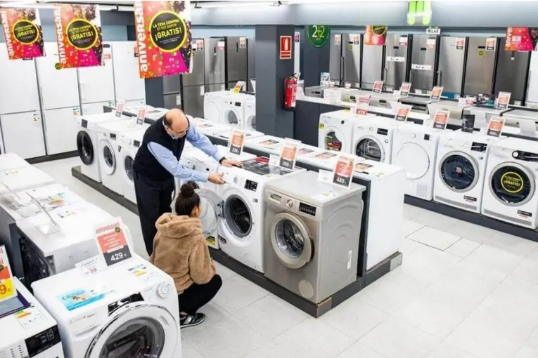 Cadenas de electrodomésticos cierran 20 locales por costos altos y avance de ventas online
